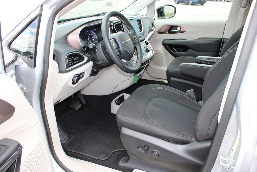 2024 Chrysler Voyager LX