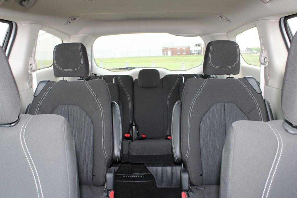 2024 Chrysler Voyager LX