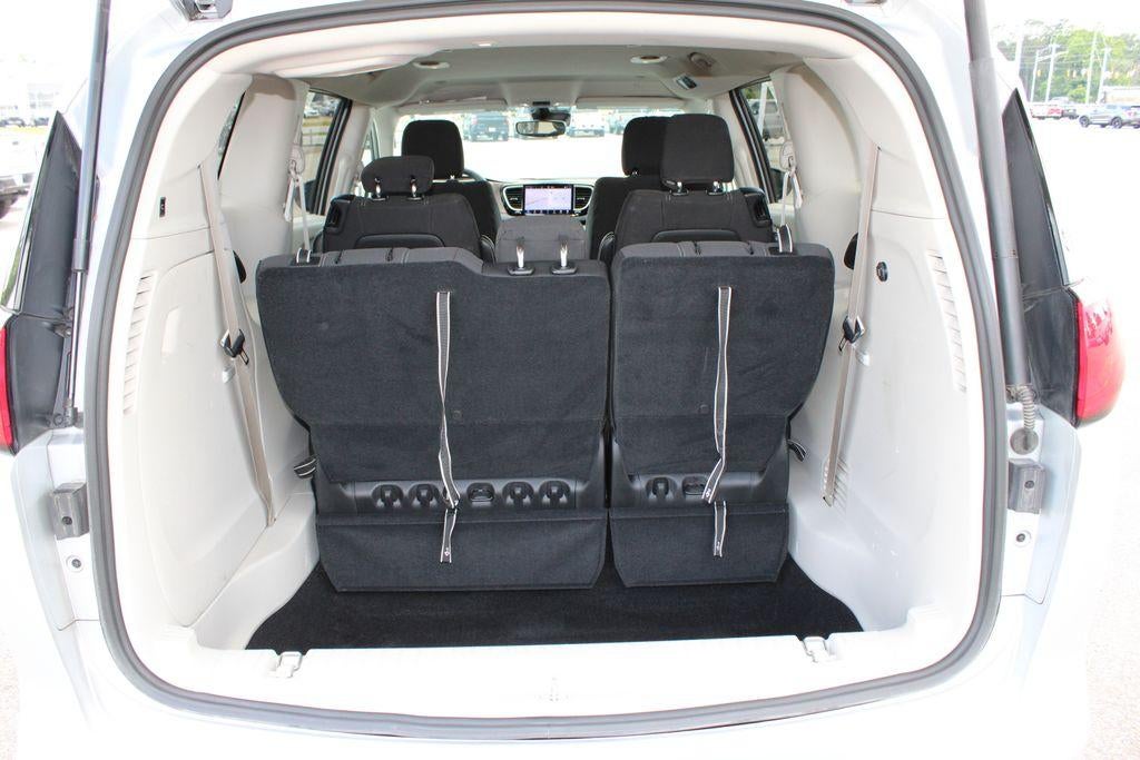 2024 Chrysler Voyager LX