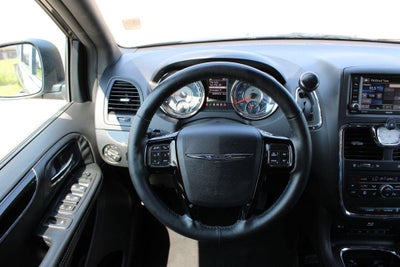 2016 Chrysler Town & Country S
