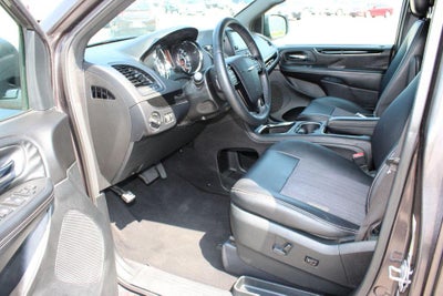 2016 Chrysler Town & Country S