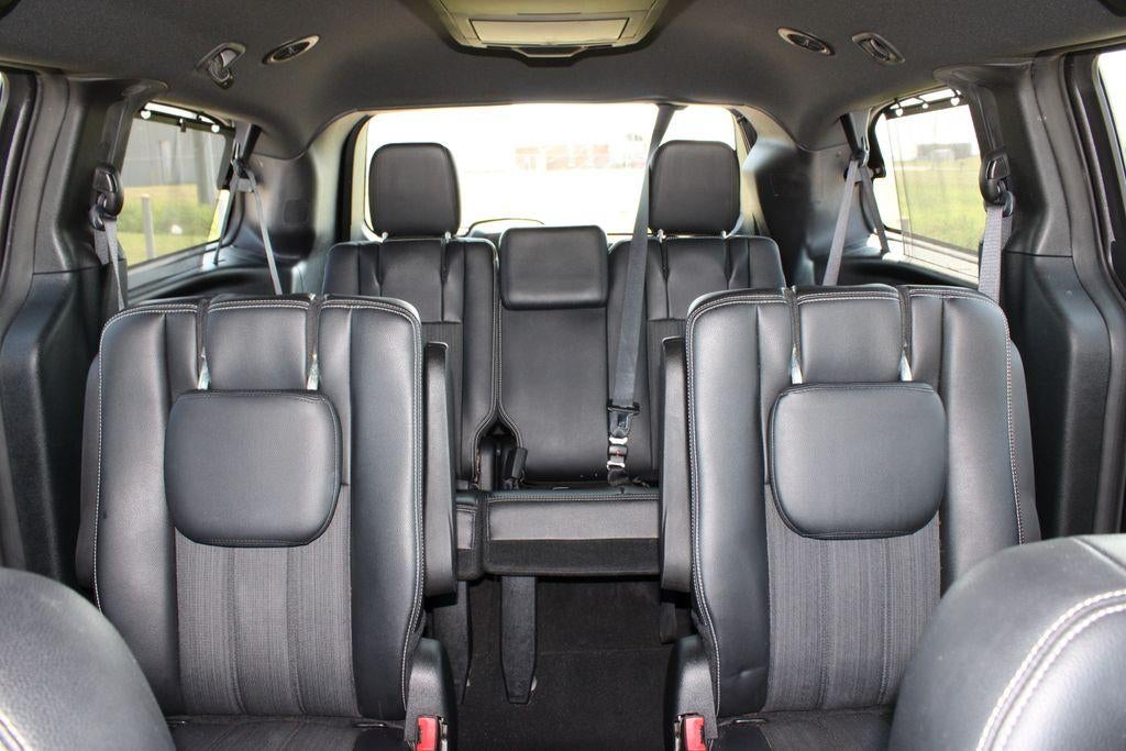 2016 Chrysler Town & Country S