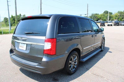 2016 Chrysler Town & Country S