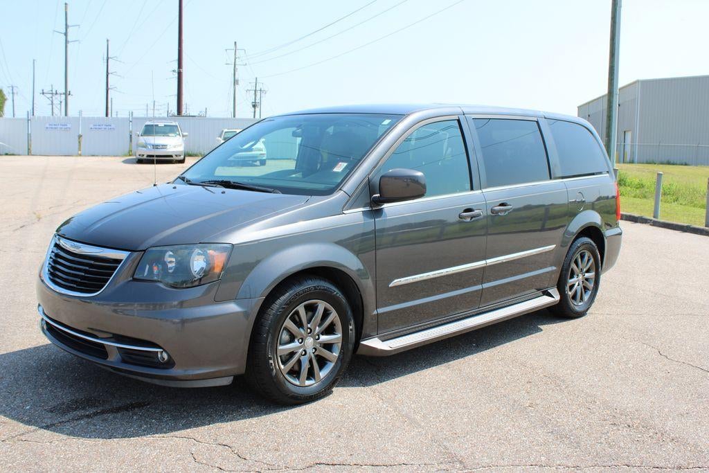2016 Chrysler Town & Country S
