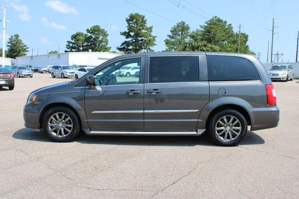 2016 Chrysler Town & Country S