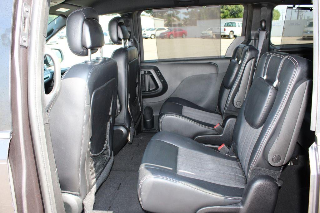 2016 Chrysler Town & Country S
