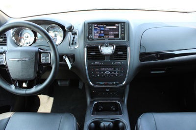 2016 Chrysler Town & Country S