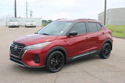 2023 Nissan Kicks SR